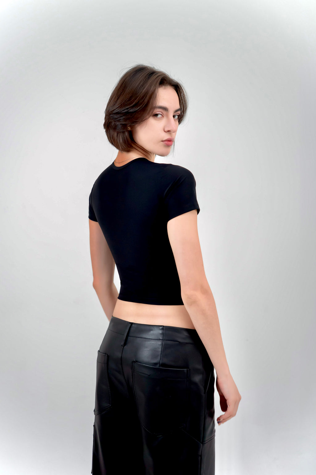Baby Tee — Basic Collection 001 · Negro