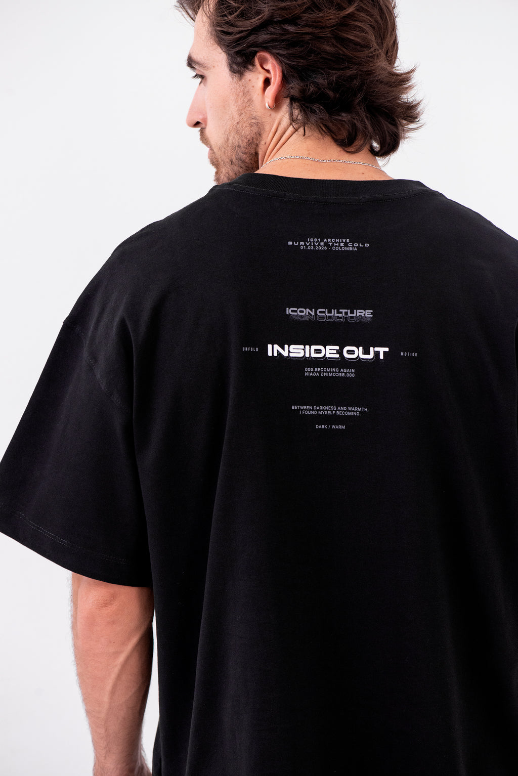 Camiseta Oversized Inside Out — DARK / WARM (Negro)
