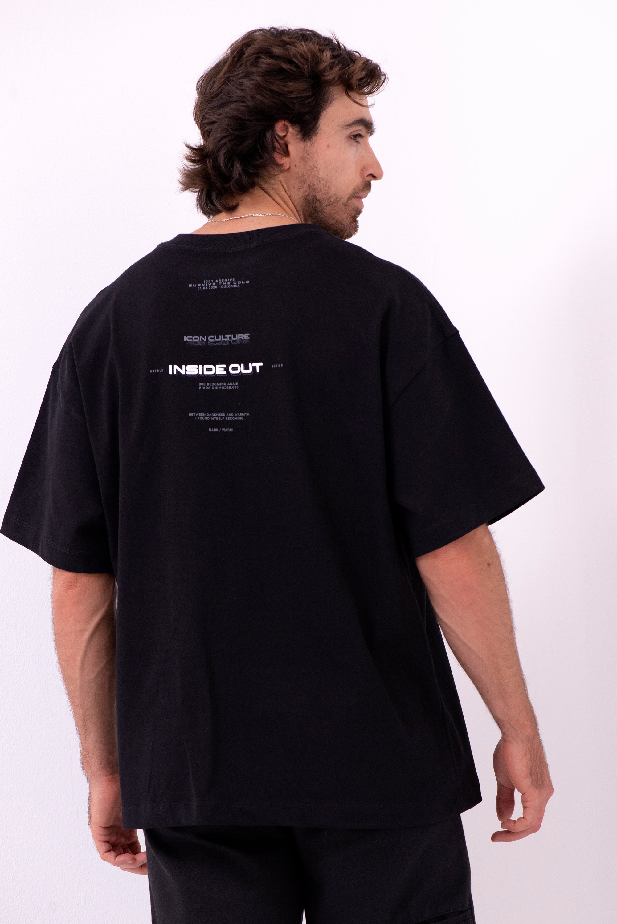 Camiseta Oversized Inside Out — DARK / WARM (Negro)